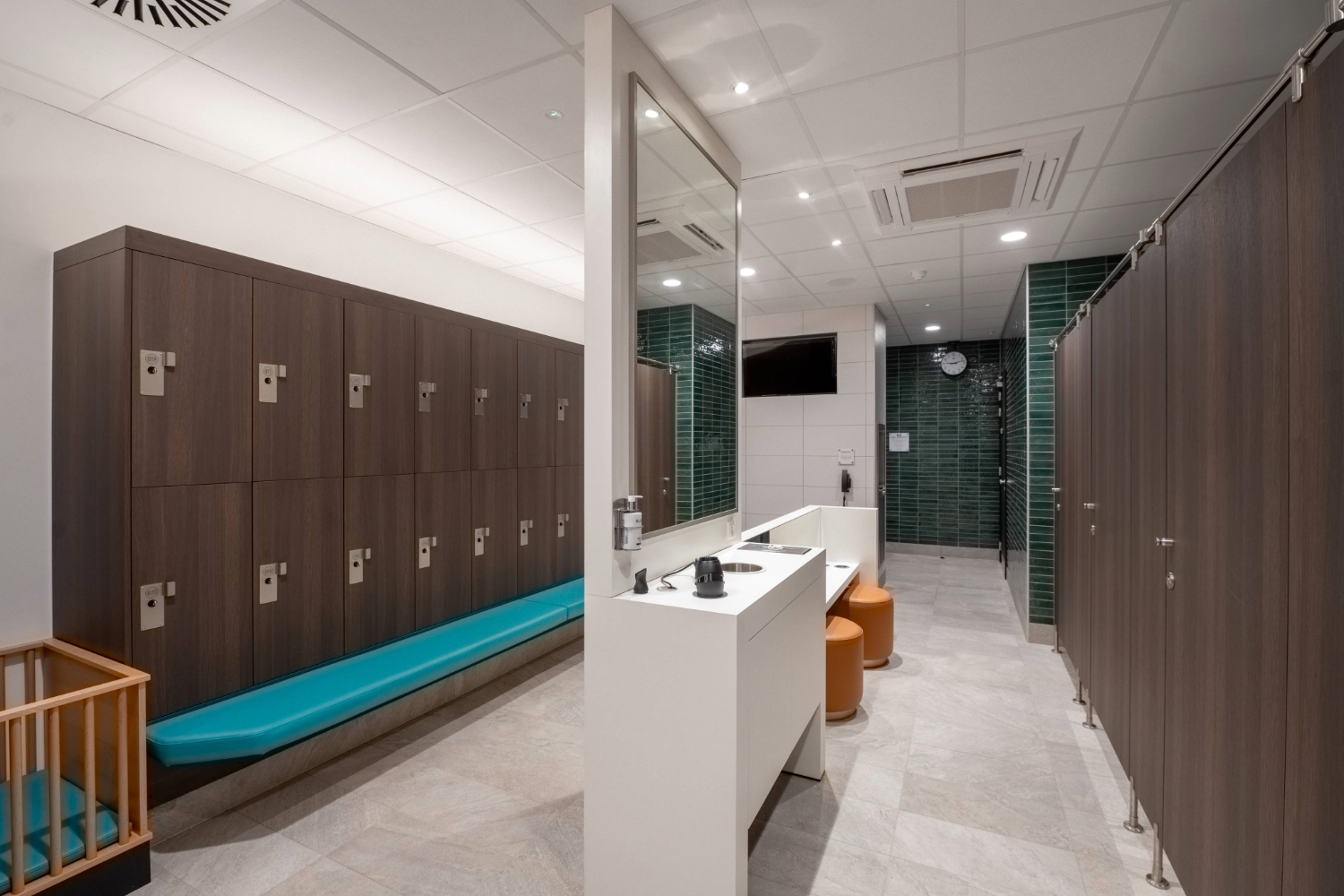 Golf club hotel instalation