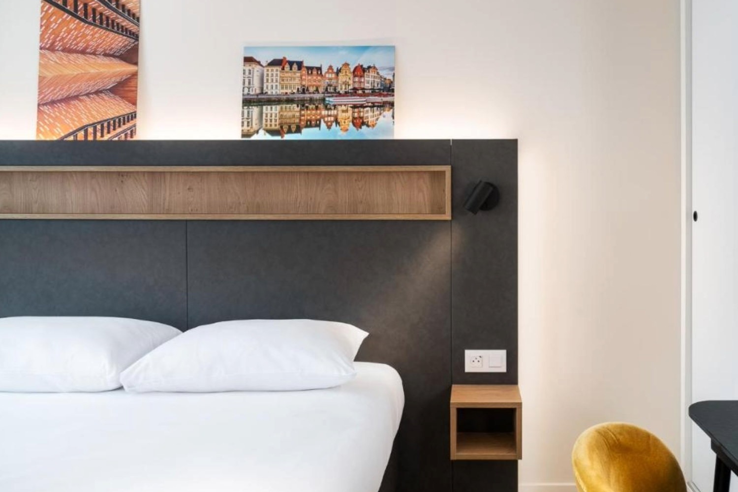 Apartment hotel in Ghent furniture